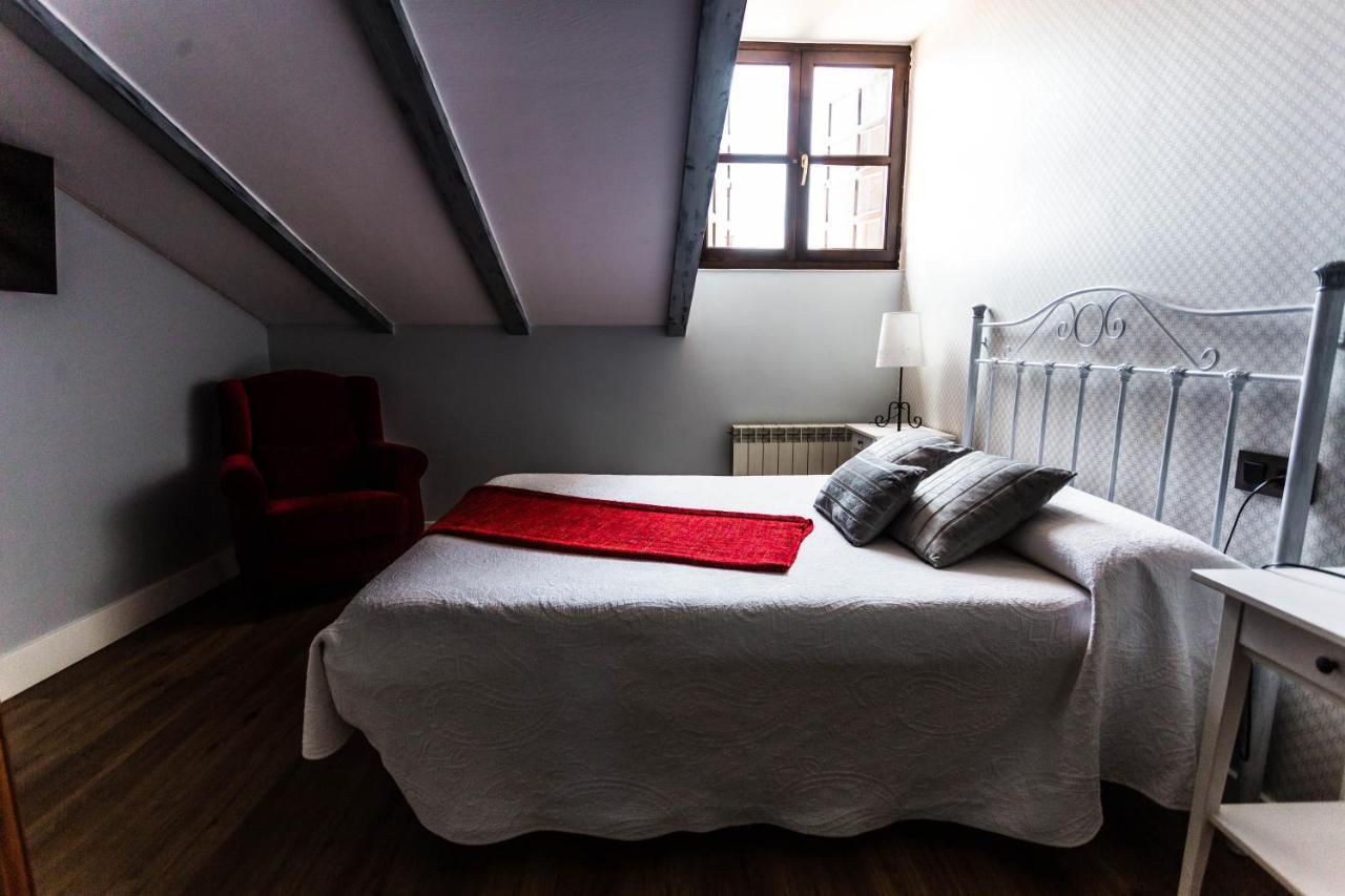 Posada Real La Montanesa Corrales De Buelna Kültér fotó