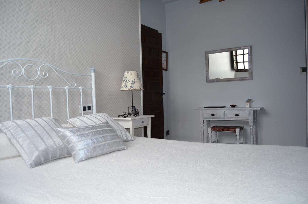 Posada Real La Montanesa Corrales De Buelna Szoba fotó