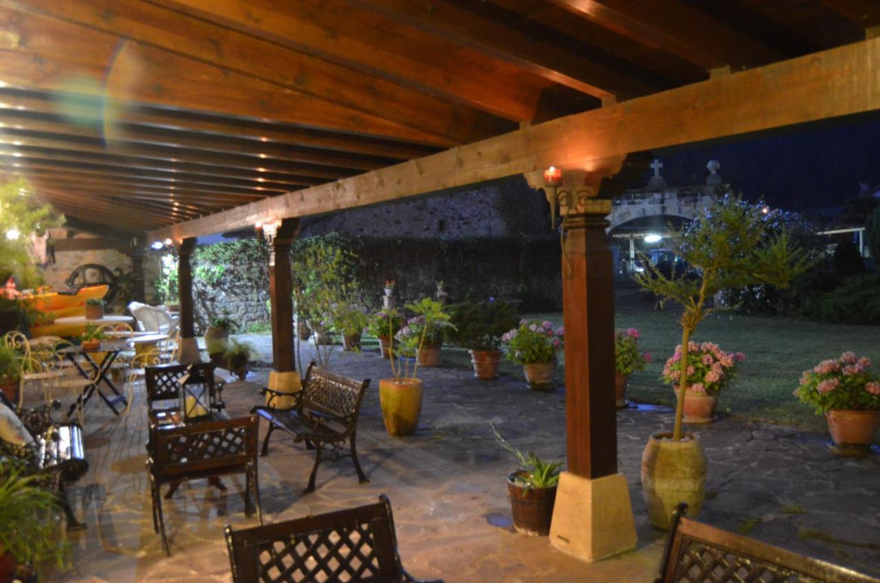 Posada Real La Montanesa Corrales De Buelna Kültér fotó